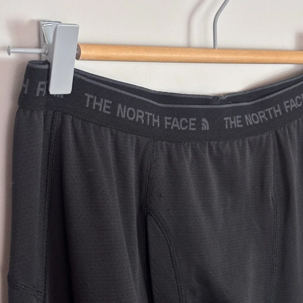 The North face Men's Black Base layer Leggings Elastic Waist Sz Medium Outdoors